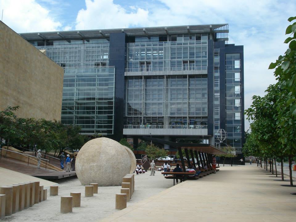 Vista del edificio de extensión de la Universidad de Antioquia
